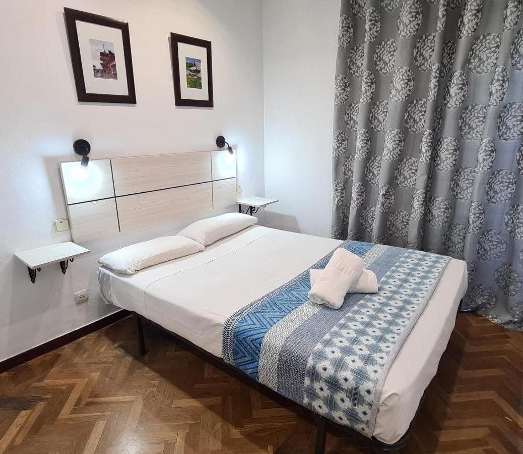 Hostal Santa Barbara Madrid Dış mekan fotoğraf
